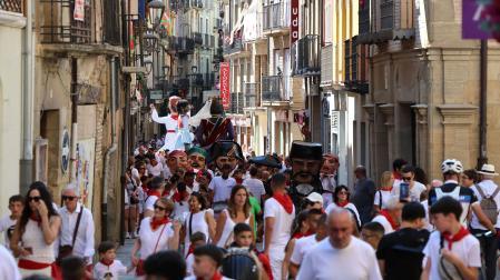 Las calles, abarrotadas para la primera salida de los gigantes