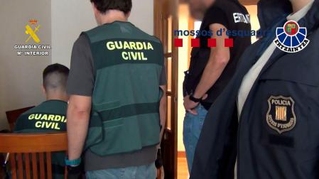 Una operación conjunta de la Ertzaintza, los Mossos d'Esquadra y la Guardia Civil ha permitido detener en Gipuzkoa a un menor de 17 años, considerado el principal referente en España de la extremista Red 764