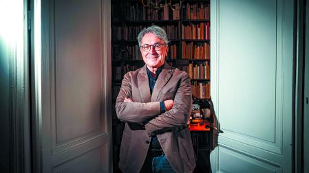 Andrés Trapiello, en su casa de Madrid