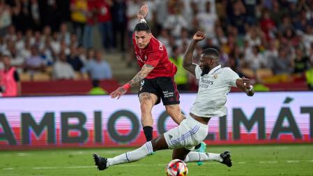 El Chimy Ávila dispara ante Rudiger en la final de Copa de 2023 en La Cartuja