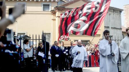 'Ciao capitano': una multitud emocionada despide en Milán a Franco Baresi