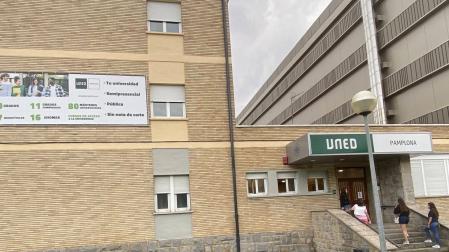 Fachada de UNED Pamplona, en Arrosadía.