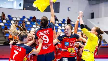 Las 'Guerreras juveniles' celebran el pase a los cuartos de final del Campeonato del Mundo sub-18 donde les espera Suiza
