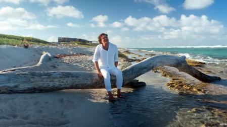 Carlos Vives, en uno de los momentos del videoclip