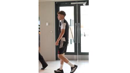 Víctor Muñoz a su llegada a las instalaciones del Liverpool