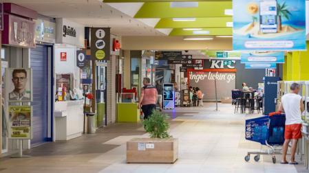 Galería del centro comercial de Murcia donde este miércoles fue asesinada una mujer por su expareja