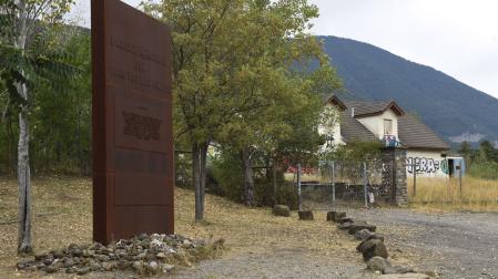 Estado actual de las instalaciones del antiguo camping Las Nieves de Biescas (Huesca).