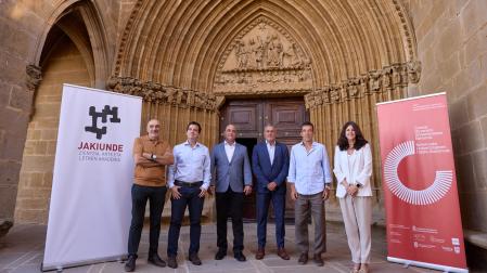 Humberto Bustince, Mikel Irujo, Rubén Sánchez, Juan Luis García y Begoña Pérez, en Ujué, durante la apertura del curso de verano de la UPNA 'Eclipsadas y eclipsados'