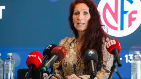 La presidenta de la Federación Noruega de Fútbol, Lise Klaveness
