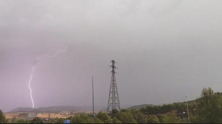 Vídeo: La tormenta ha dejado varios rayos en la comarca de Pamplona este sábado