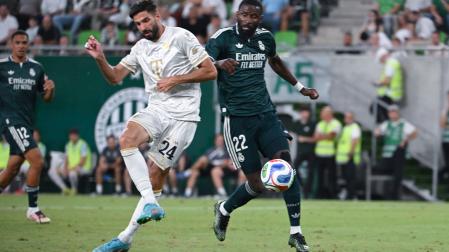 Kenan Kodro se desmarcó de Rüdiger para rematar de cerca en primera instancia