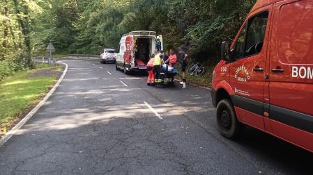 Herido un ciclista de 52 años tras caerse en Goizueta