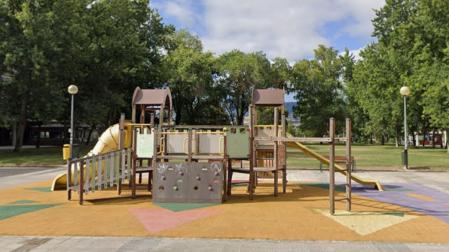 Parque infantil de la plaza Félix Huarte