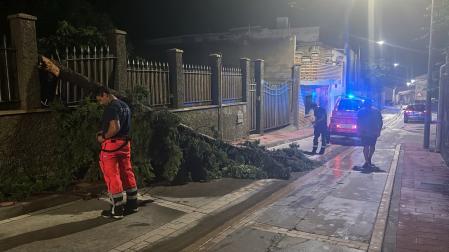 Fotos de la tormenta que ha causado incidencias y ha dejado varias calles anegadas en Milagro