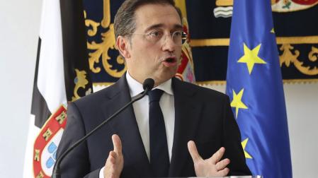 El ministro de Asuntos Exteriores, Unión Europea y Cooperación, José Manuel Albares, durante su comparecencia ante los medios tras reunirse con el presidente de Ceuta, Juan Jesús Vivas