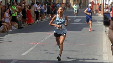Virginia Quellca Mamani, corriendo el pasado domingo 9 de agosto el XXX Cross Virgen de la Asunción de Murchante donde consiguió su último podio por ahora