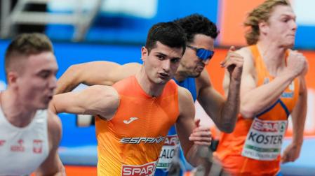 El vallista navarro en una serie de Apeldoorn, pista cubierta
