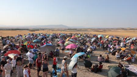 Concentración multitudinaria de espectadores del eclipse en Lerín