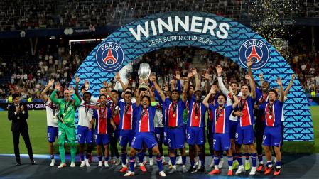 Los jugadores del PSG celebran el título