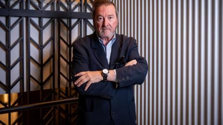 El escritor J.J.Benítez posa durante una entrevista con Europa Press