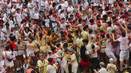 Fotos del cohete de inicio de fiestas en Falces