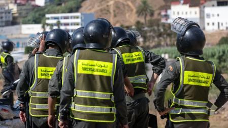Las fuerzas marroquíes interceptaron este sábado a 111 migrantes, en su mayoría subsaharianos, que intentaban alcanzar la frontera de Ceuta