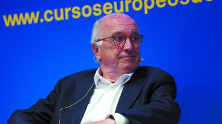 Imagen de Joaquín Almunia durante las jornadas de los CEV de 2024 en Pamplona