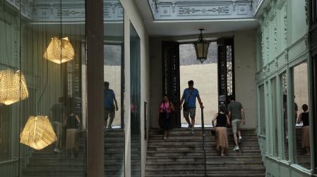 Entrada del pasadizo Seminario por la calle Ansoleaga, también con escaleras y sin opciones para personas con discapacidad física