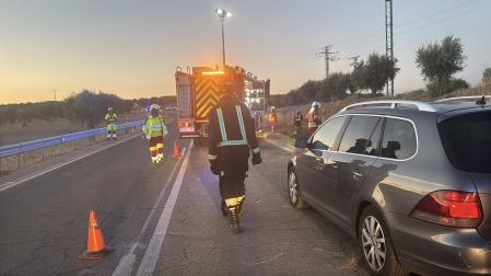 Un joven de 21 años ha fallecido y otros tres han resultado heridos leves al salirse de la vía una furgoneta en el punto kilómetro 56 de la carretera M-404, a la altura de Chinchón