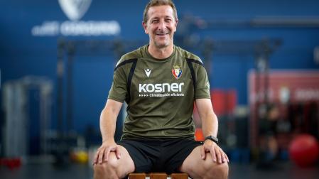 Luis Miguel Ramis, en el gimnasio de las instalaciones de Tajonar