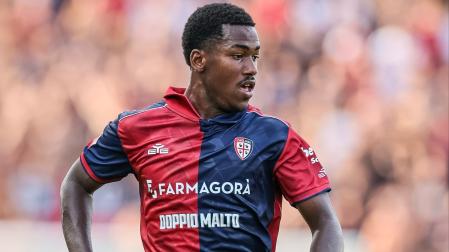 El futbolista francés Yael Trepy, delantero del Cagliari italiano