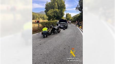 La motocicleta en la que viajaba el herido ha colisionado con un coche