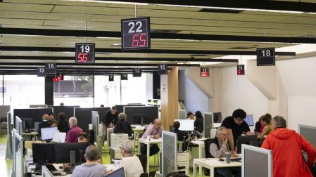 Oficina de la Hacienda Foral de Navarra en la calle Esquíroz de Pamplona