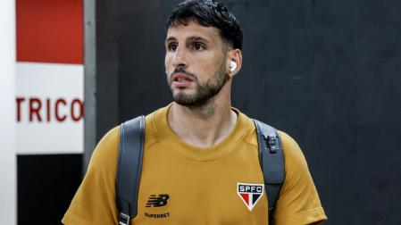 Jonathan Calleri a su llegada al estadio antes de medirse a Boca Juniors
