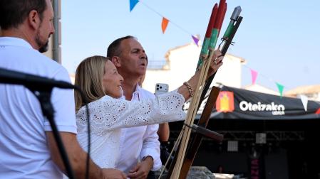 Fotos del cohete de fiestas de Oteiza
