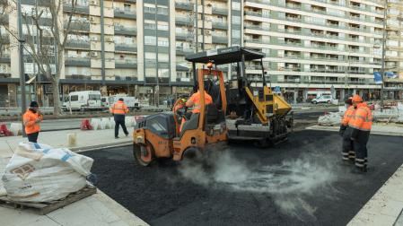 A: BLANCA ALDANONDO F: 12/01/2022 P: L: TUDELA T: AFECCION AL TRAFICO POR EL ASFALTADO DE LAS OBRAS DEL PASEO DE PAMPLONA / Imagen de archivo de cuando se asfaltó el paseo de Pamplona.