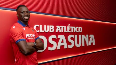 Rockson Yeboah, en el túnel de vestuarios de El Sadar