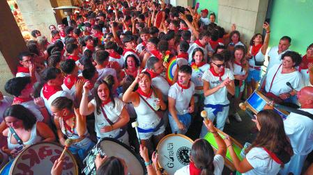 La subida a la Salve en la tarde del primer día festivo fue uno de los actos más multitudinarios