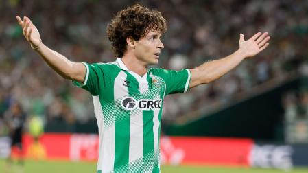 El centrocampista del Betis Rodrigo Riquelme celebra tras marcar el 1-0, durante el partido de LaLiga