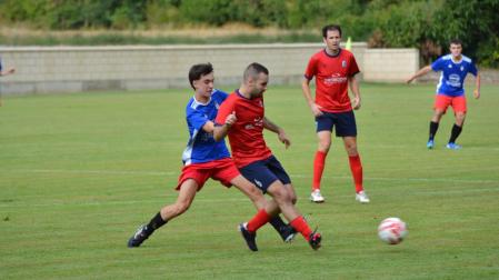 Un lance del partido entre el Beti Casedano y el Baztan
