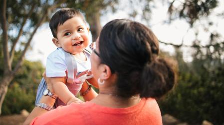 Una madre con su hijo
