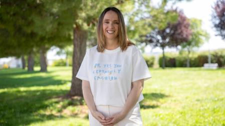 Izaskun Montori Rodrigo, nueva doctora por la UPNA, fotografiada en el campus de Tudela de la UPNA