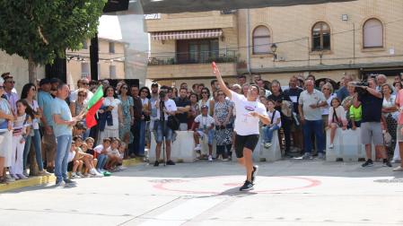 El concurso de lanzamiento de tomate es uno de los momentos más divertidos de esta fiesta