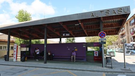 Detalle de la parada de autobús de Alsasua.