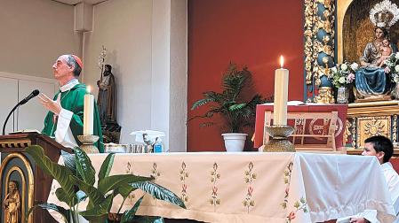 El cardenal Bustillo en un momento de la celebración en la capilla de Arre