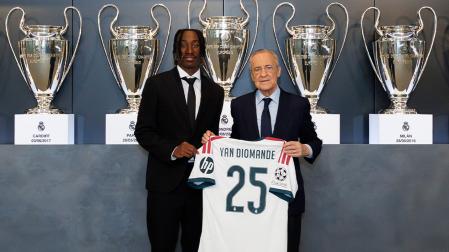 Yan Diomande durante su presentación con el Real Madrid