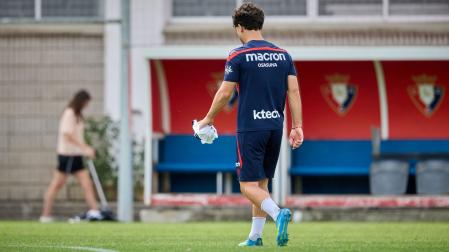 Raúl Moro retirándose del entrenamiento