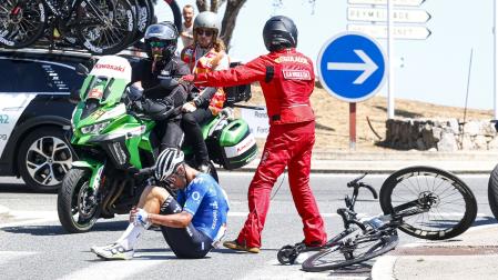 Uijtdebroecks, tras sufrir la caída en la Vuelta.