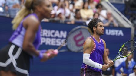 Serena Williams y Carlos Alcaraz, en el partido ante Lloyd Glasspool y Erin Routliffe en el US Open