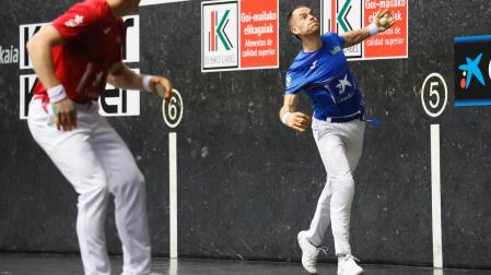 Laso dibuja un gancho en presencia de Artola en el Bizkaia.